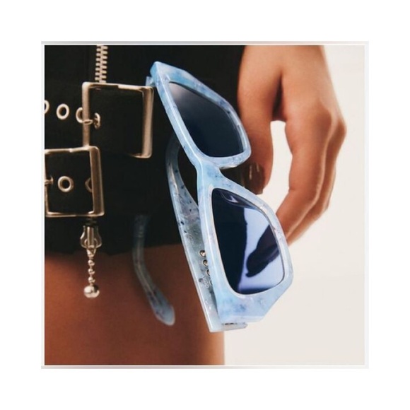 QUAY No Apologies Arctic Tortoise Square Sunglasses — Blue Tortoise Shell - Picture 17 of 17